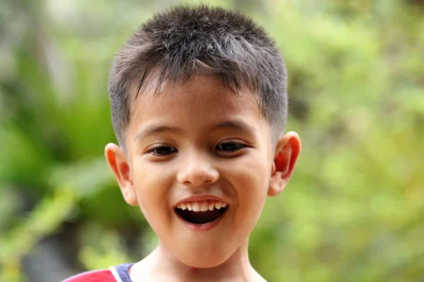 Asian Thai Little Boy Play Backyard — Foto Stock