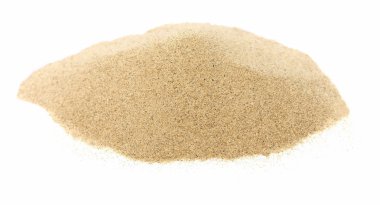 Çölde kum üzerinde beyaz arka izole kazık