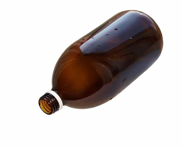Pusta butelka medycznych z kropelek wody na białym tle — Zdjęcie stockowe