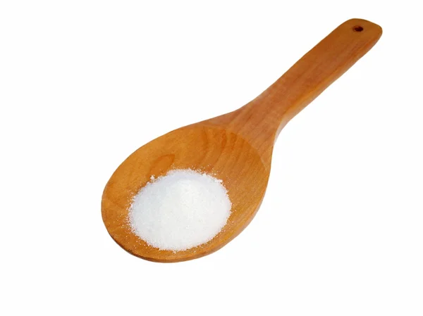 在木勺孤立在白色背景上的白色的盐 — 图库照片