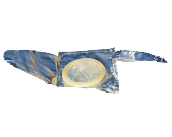 Презерватив ізольований на білому з відсічним контуром — стокове фото