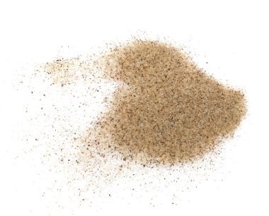 yığın çöl kumu beyaz arkaplanda izole