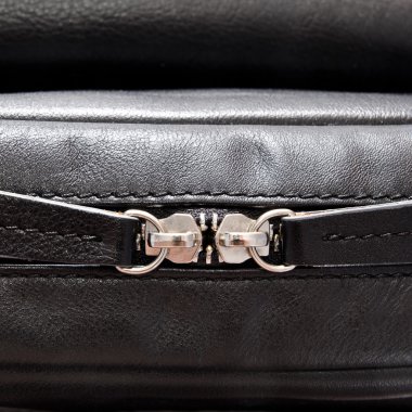 elleri ve ayakları ile futbol