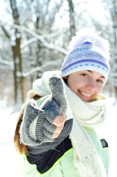Frau im Winter — Stockfoto