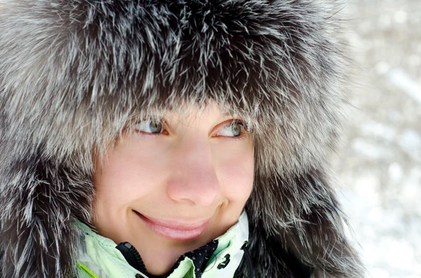 Vrouw in de winter — Stockfoto