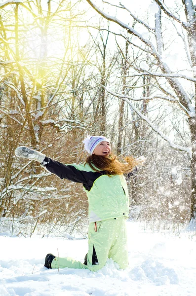 Vrouw in de winter — Stockfoto