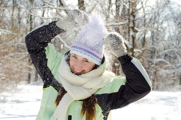 Kışın kadın — Stok fotoğraf
