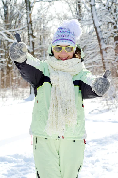 Vrouw in de winter — Stockfoto