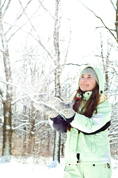 Vrouw in de winter — Stockfoto