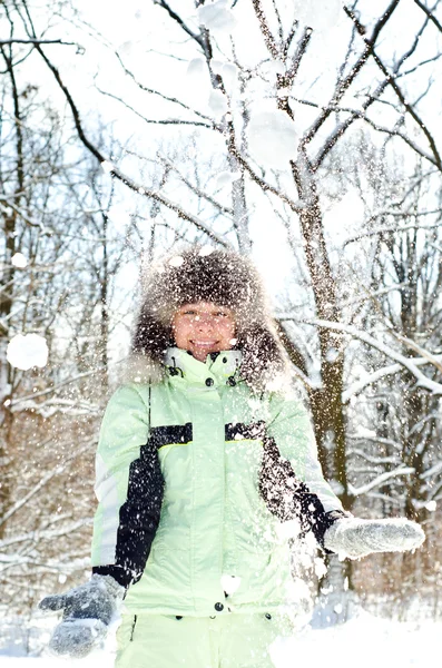 Vrouw in de winter — Stockfoto