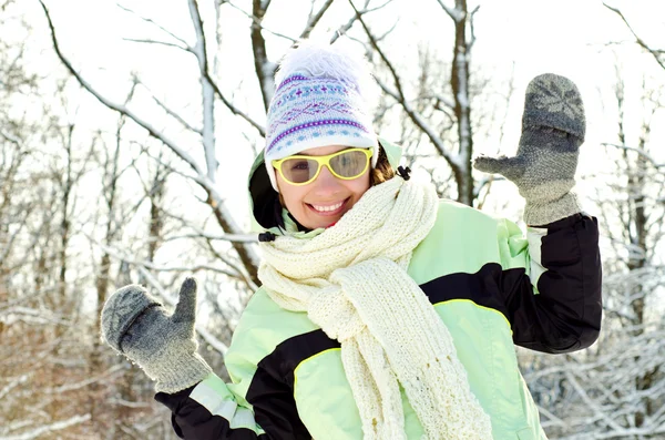 Vrouw in de winter — Stockfoto