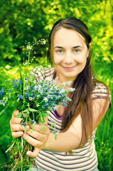 Woman with bouquet — Stock Photo, Image
