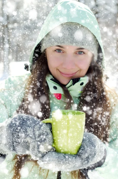 Kvinne om vinteren – stockfoto
