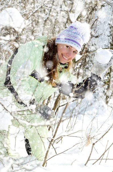 Vrouw in de winter — Stockfoto