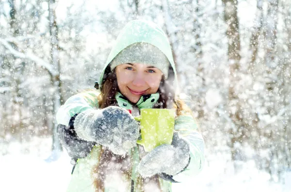 Vrouw in de winter — Stockfoto