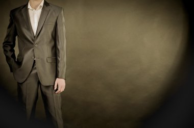 Takım elbiseli adam