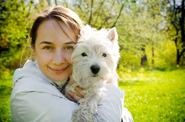 Vrouw met hond — Stockfoto