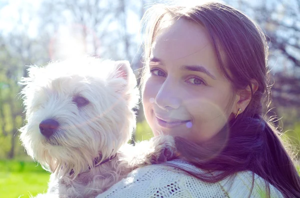 Vrouw met hond — Stockfoto