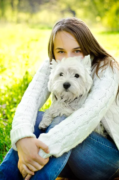 Vrouw met hond — Stockfoto