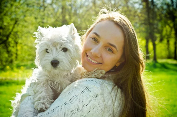 Femme avec terrier — Photo