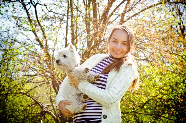 Frau mit Terrier — Stockfoto