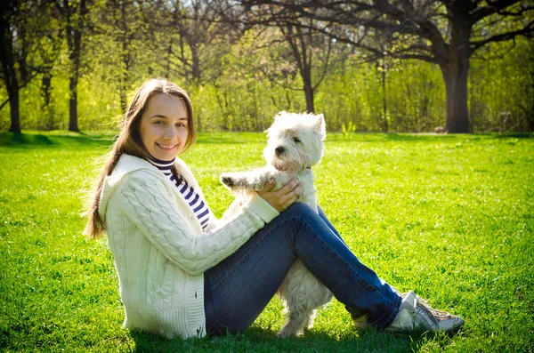 Vrouw met Terriër — Stockfoto