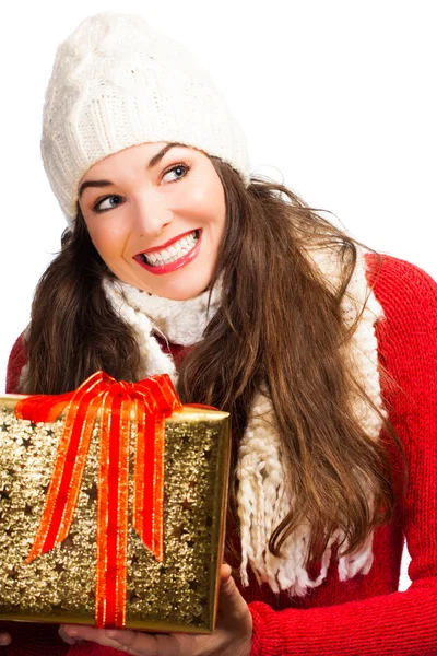 Felice donna divertente in possesso di regalo di Natale — Foto Stock