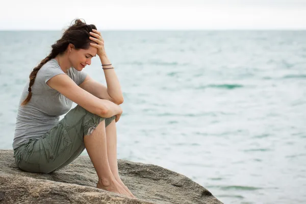 Mujer triste y deprimida llorando Imagen de stock