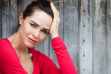 üzgün ve depresyonda kadın