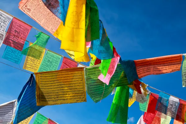 Buddhistische Gebetsfahnen — Stockfoto