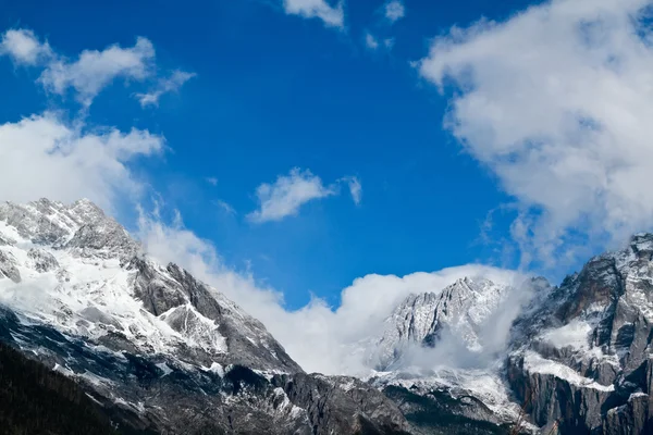 Güzel kar dağ — Stok fotoğraf