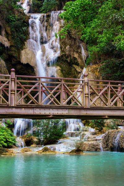 Kuang si cachoeira — Fotografia de Stock