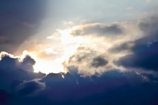 Himlen med strålar — Stockfoto