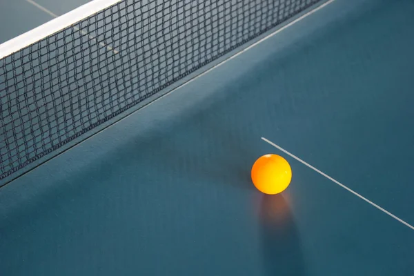 オレンジ色のテーブル — ストック写真