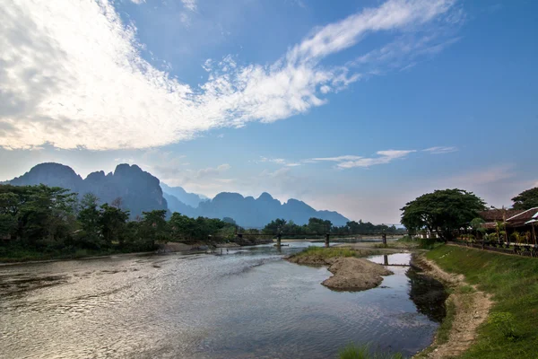 風景山および川 — ストック写真