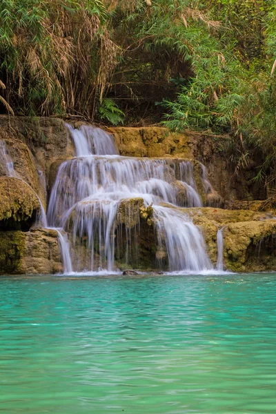 Kuang si cachoeira — Fotografia de Stock