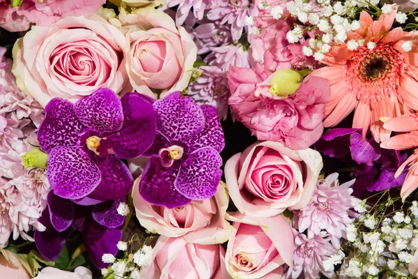 Rosa flores buquê misto — Fotografia de Stock