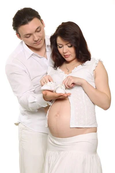 Schöne schwangere Frau und ihr Mann. lizenzfreie Stockbilder