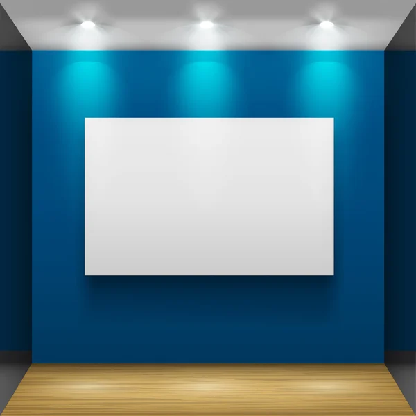 ahşap yerde ve duvarda projektörler tarafından aydınlatılan üç çerçeve ile sergi salonu