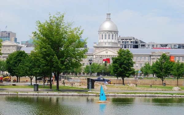 Şehir montreal waterfront ve Kanada'da bonsecours market — Stok fotoğraf