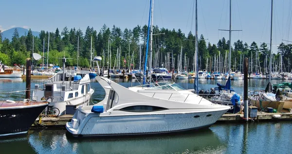 Boat at Downtown Vancouver Waterfront in Canada — Stock Photo, Image