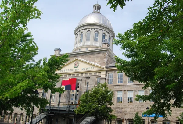 Innenstadt von Montreal und der Bonsecours-Markt in Kanada — Stockfoto