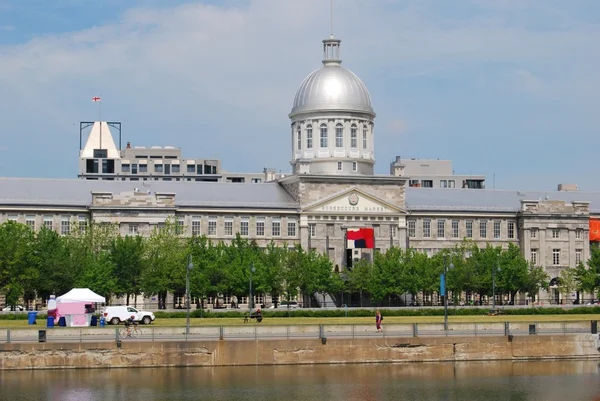 Centrum Montrealu nabrzeża i rynku bonsecours w Kanada — Zdjęcie stockowe