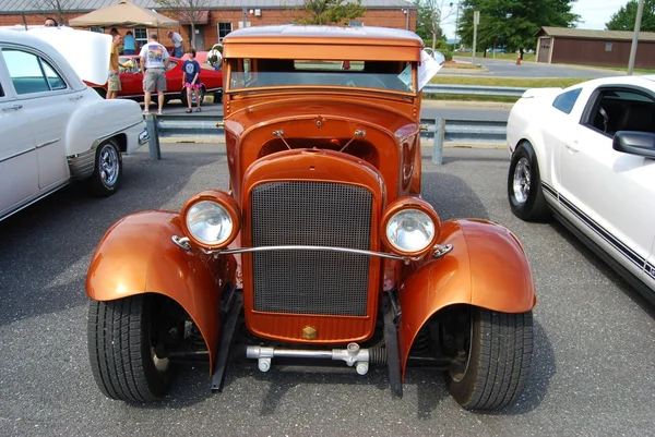 1936 pomarańczowy klasycznych samochodów ford — Zdjęcie stockowe