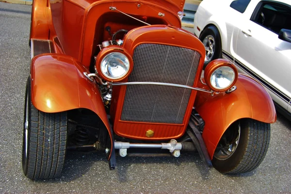 1936 orange ford klassiska bilen framifrån — Stockfoto