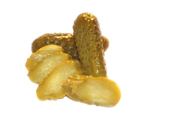 Marinerade pickles gurkor isolerad på vit bakgrund — Stockfoto