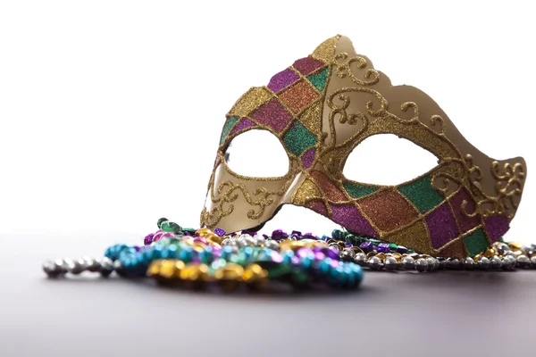 Mardi Gras Mask and Beads — Stock Photo, Image