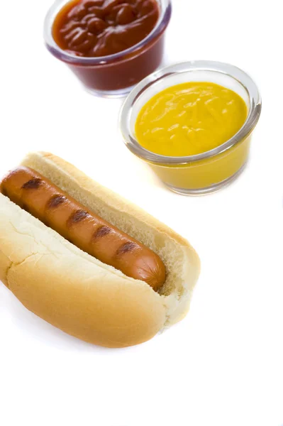 Varmkorv med ketchup och senap — Stockfoto