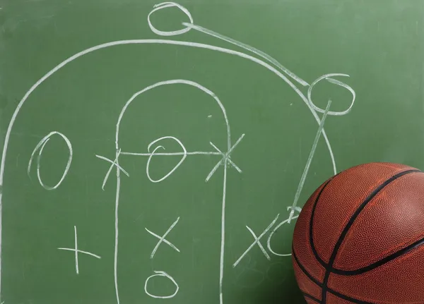 Basketbal in schoolbord met spelen — Stockfoto