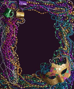 Mardi gras maskesi ve boncuk